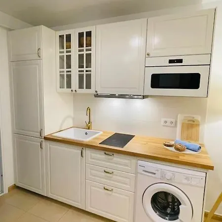 Hoplaco Apartament, Almost On The Апартаменты