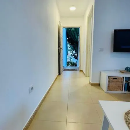 Apartment Hoplaco Apartament, Almost On The