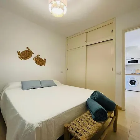 Hoplaco Apartament, Almost On The Коральео