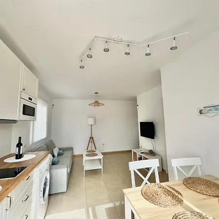 Hoplaco Apartament, Almost On The Коральео